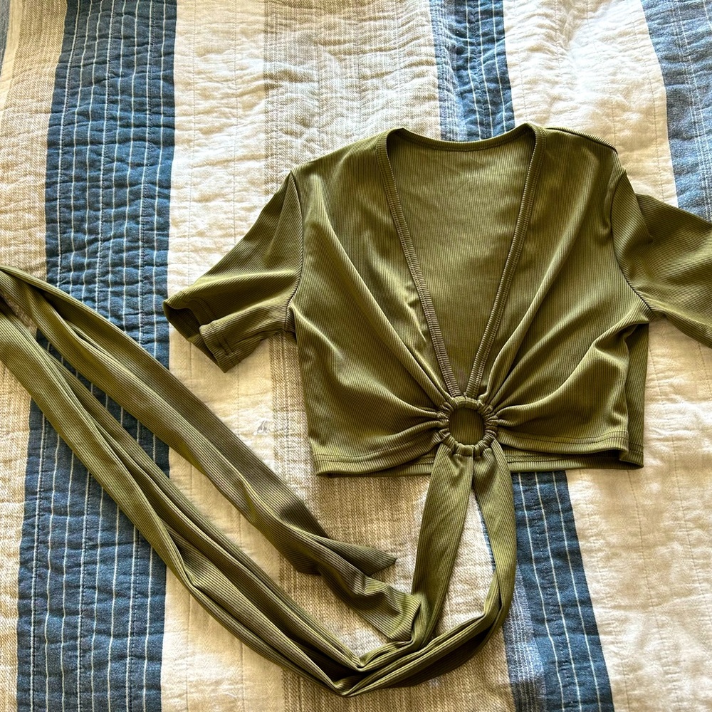 Green Ruched Ring Cut Out Crop Tee